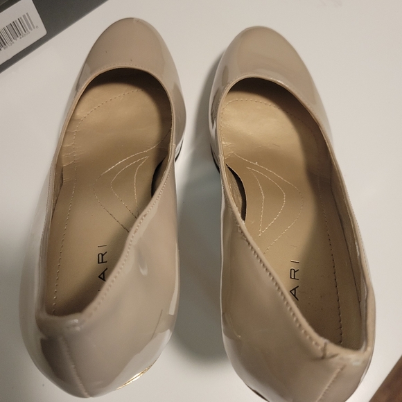 Nude and Gold Platform Pumps sz 7.5 - Picture 2 of 6